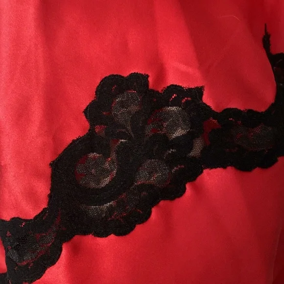 Vintage Victoria’s Secret gold label lace slip - Picture 6 of 14